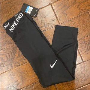 NWT Nike pro tight fit capri
